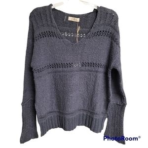 Elan Charcoal Grey Crochet Knit V-neck Side Slit Relaxed Fit Sweater Size Small‎